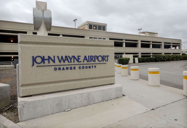 John Wayne'i nime kandev lennujaam asub Californias Orange'i maakonnas