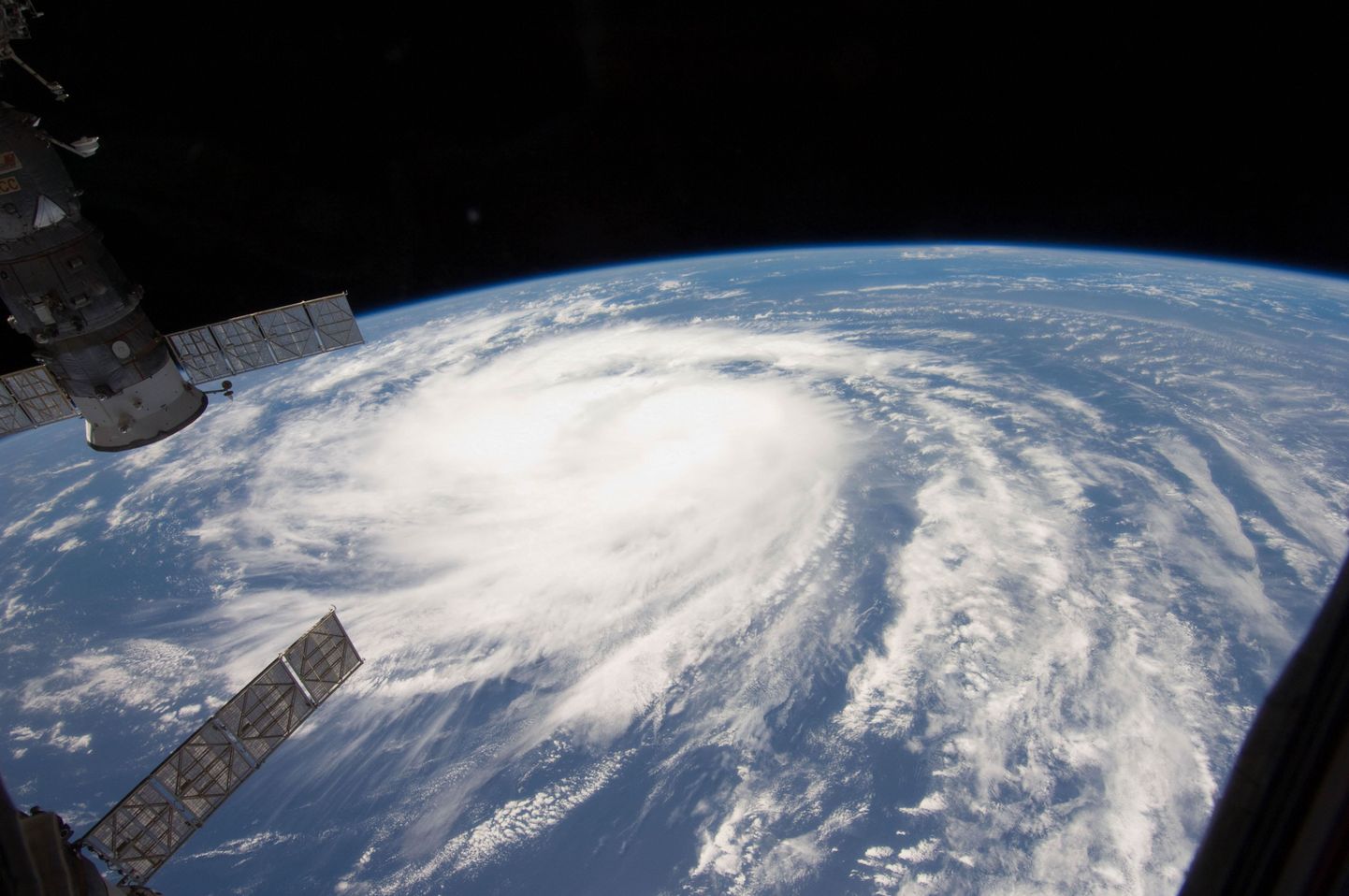 Katiast sai neljanda kategooria orkaan. Orkaan Katia nähtuna Rahvusvahelisest kosmosejaamast