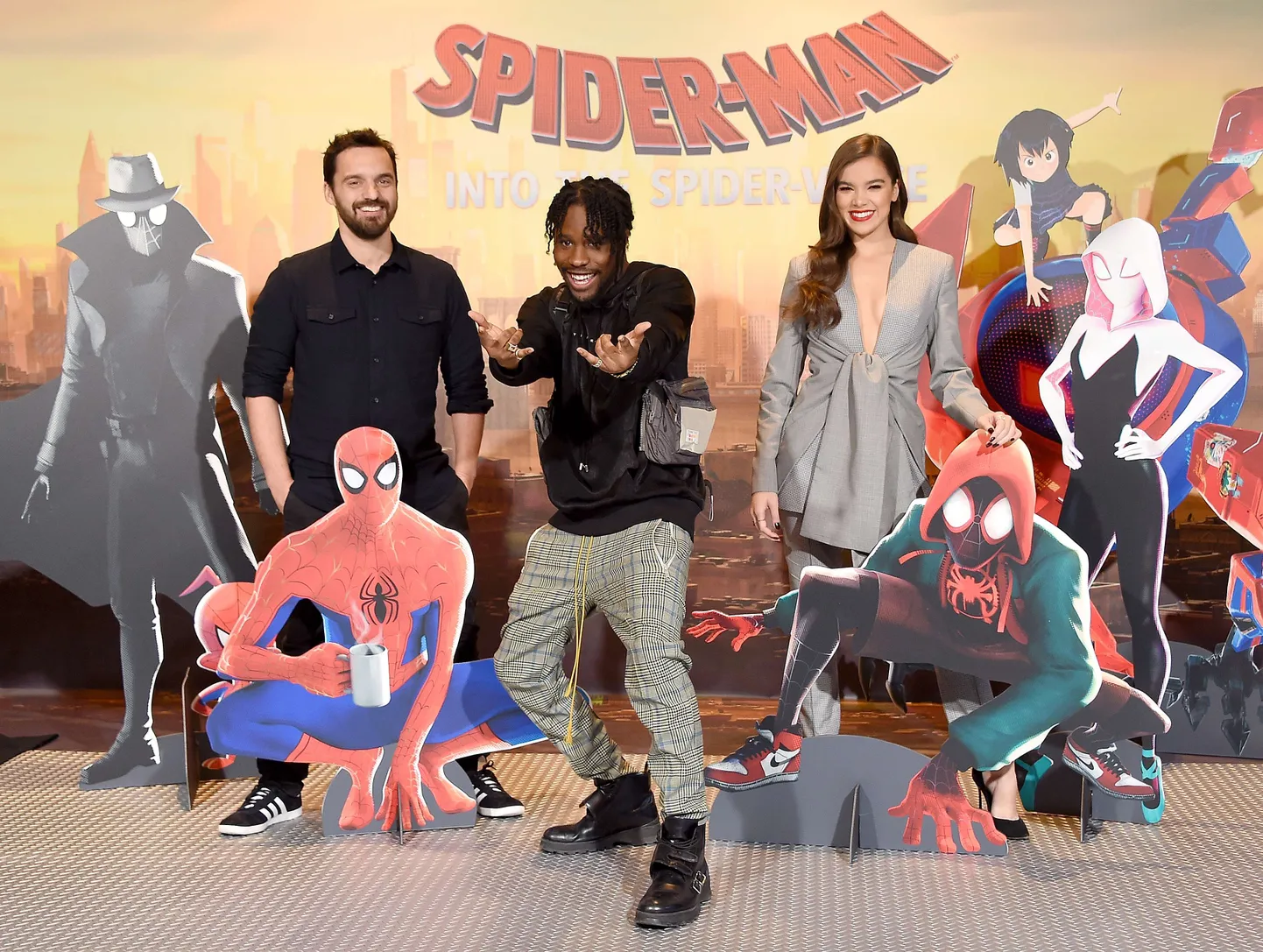 «Ämblikmees: Uus universum» häälnäitlejad Jake Johnson (Peter B. Parker), Shameik Moore (Miles Morales)  ja Hailee Steinfeld (Gwen Stacy) filmi esilinastusel Beverly Hillsis.