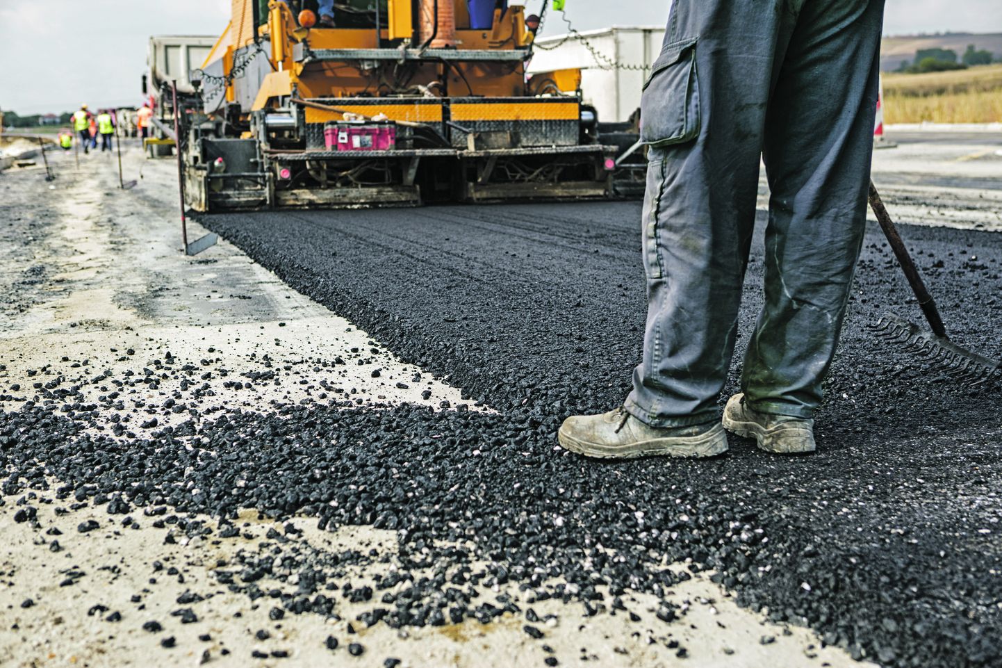 Из-за роста цен на строительные материалы откладывается реализация более 40 запланированных в начале года проектов дорожного строительства по всей Эстонии.