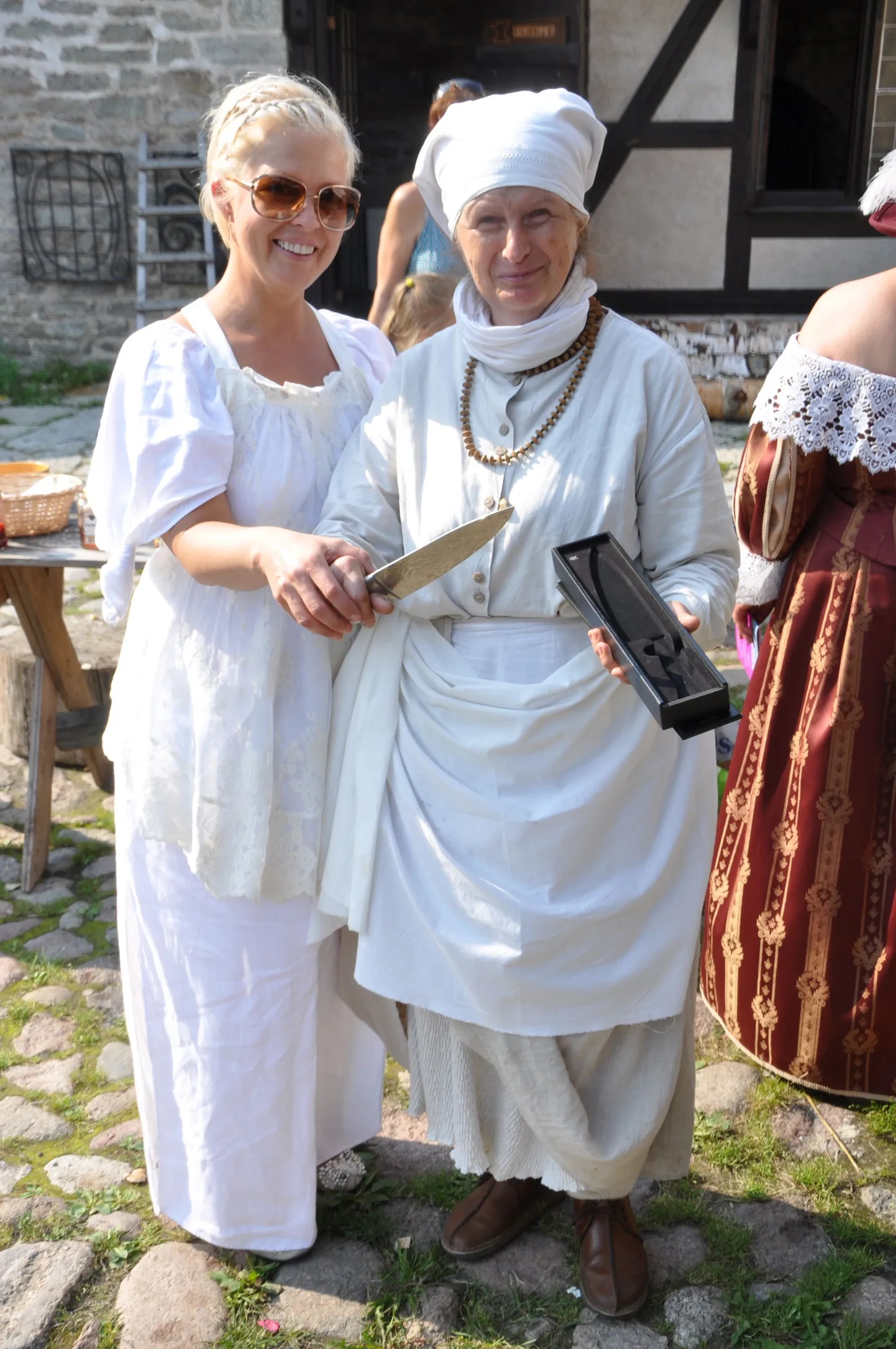 Hoidistefestivali võitjad Evelin Ilves ja Valentina Kiršner.
