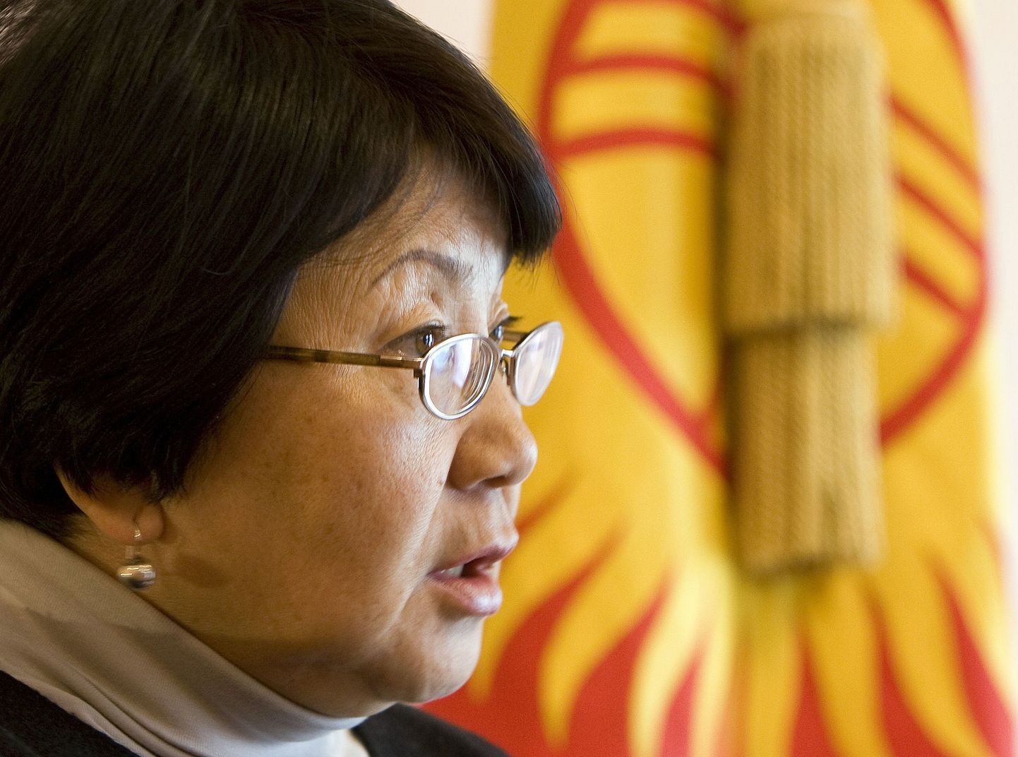 Глава временного правительства Киргизии Роза Отунбаева может поддержать строительство российской базы.