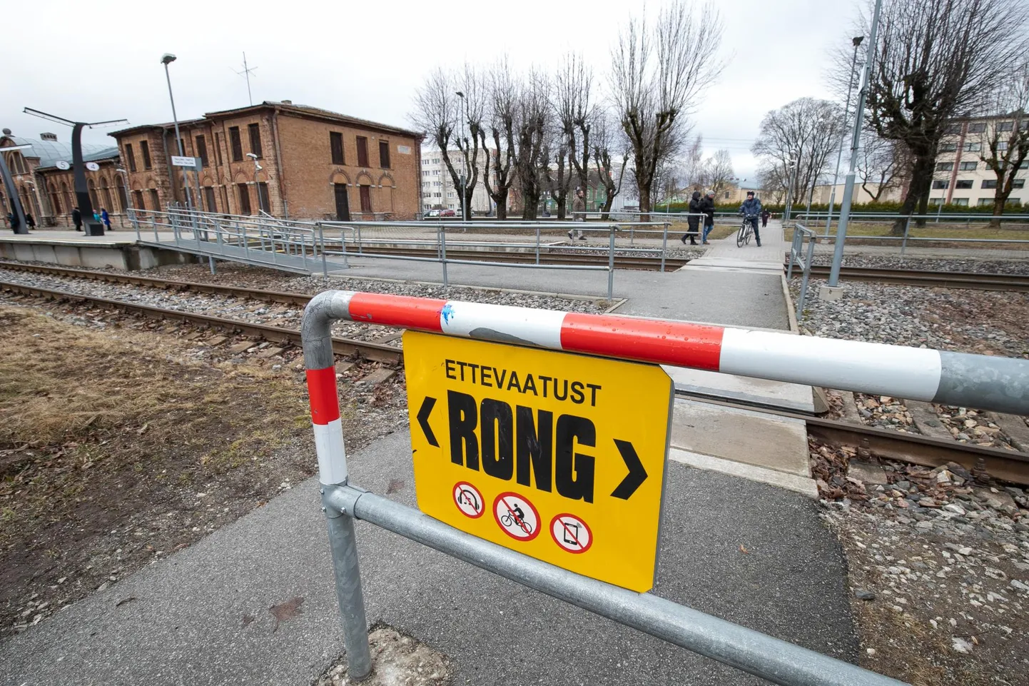 Raudtee ülekäigukoht Tapal.