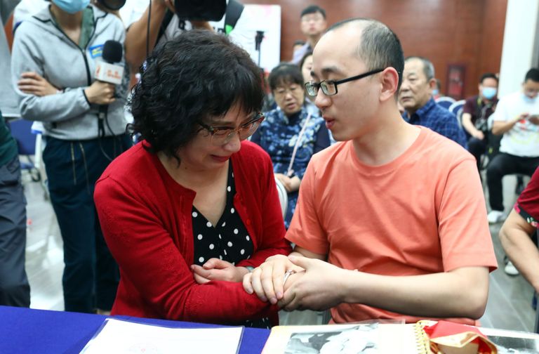 Mao Yin kohtus üle 32 aasta taas oma ema Li Jingzhi ja isa Mao Zhenpingiga
