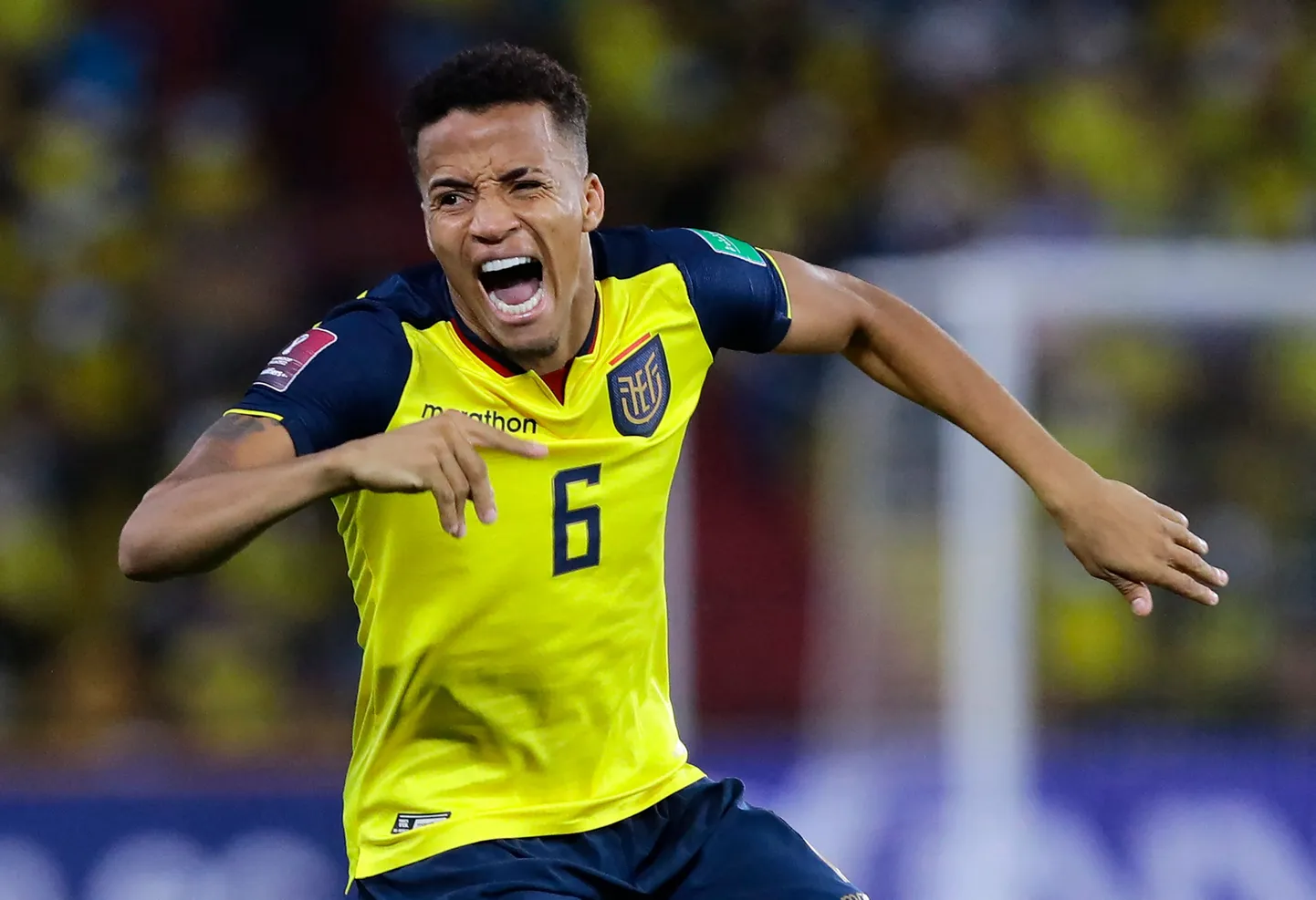 Ecuadori jalgpallikoondislase Byron Castillo ümber on lahvatanud korralik skandaal.