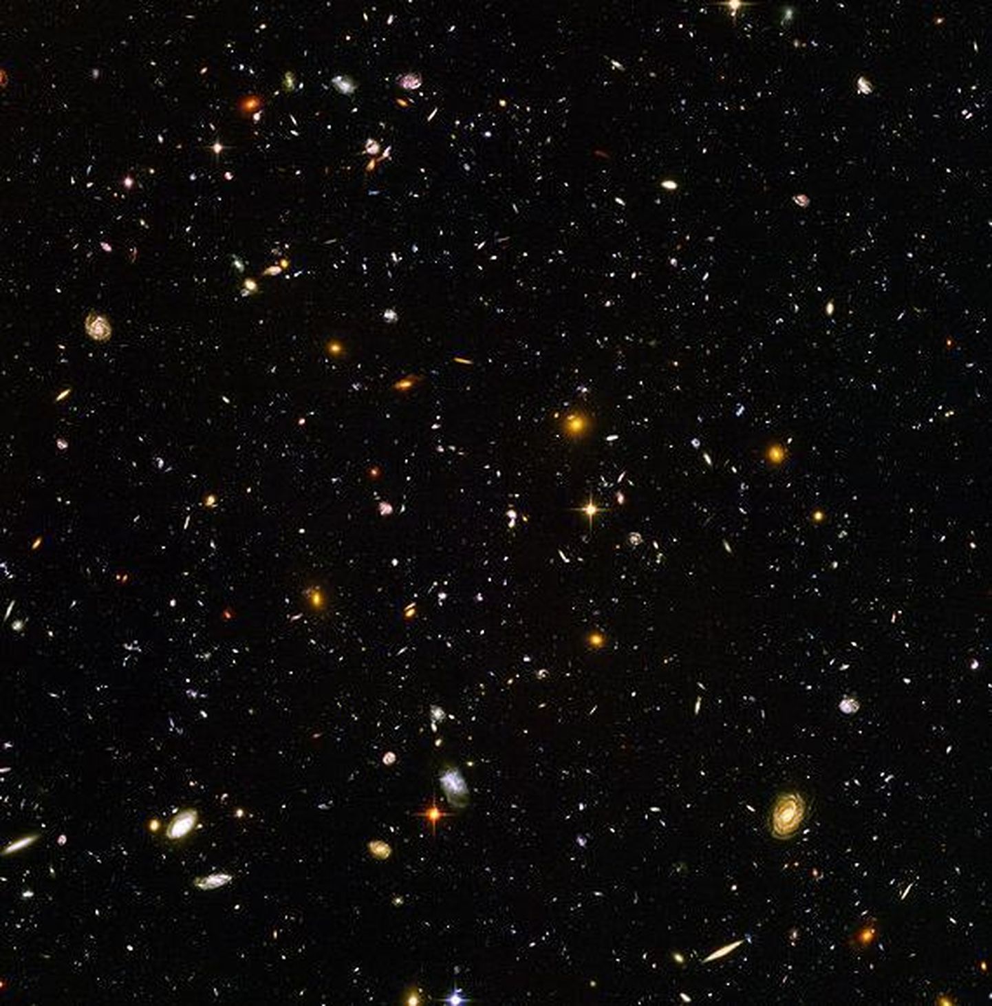 С помощью БАК ученые надеются получить ответы на вопросы, касающиеся происхождения Вселенной.