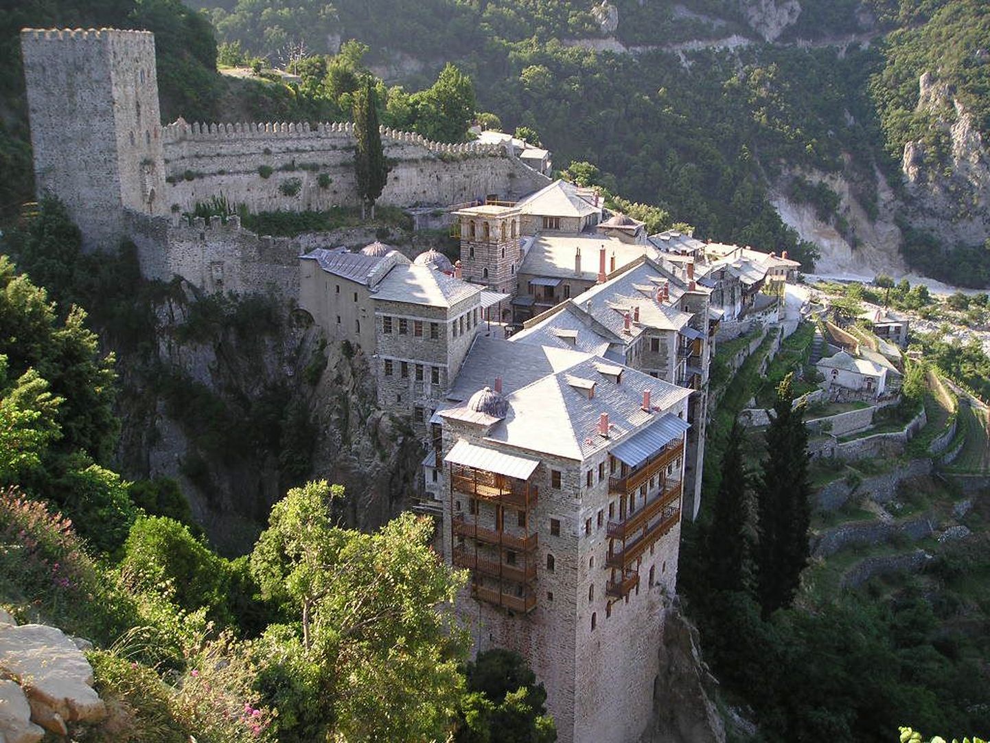 Üks Kreekas Athose mäel asuvatest kloostritest