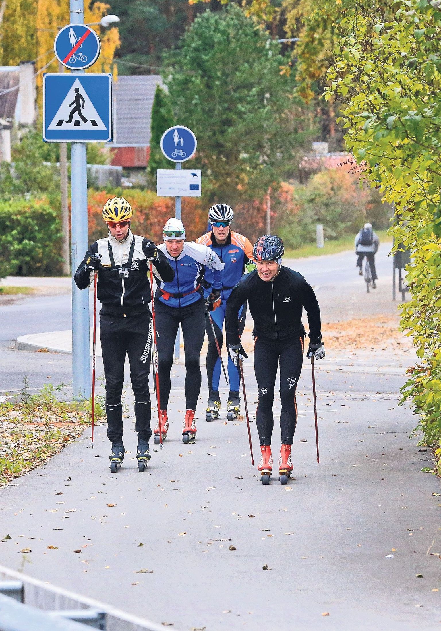 Kolmapäeva ennelõunal tegid Vahur Teppan (vasakult), Kein Einaste, Reimo Leol ja Tanel Veski Sõprade sõidu proovisõitu.