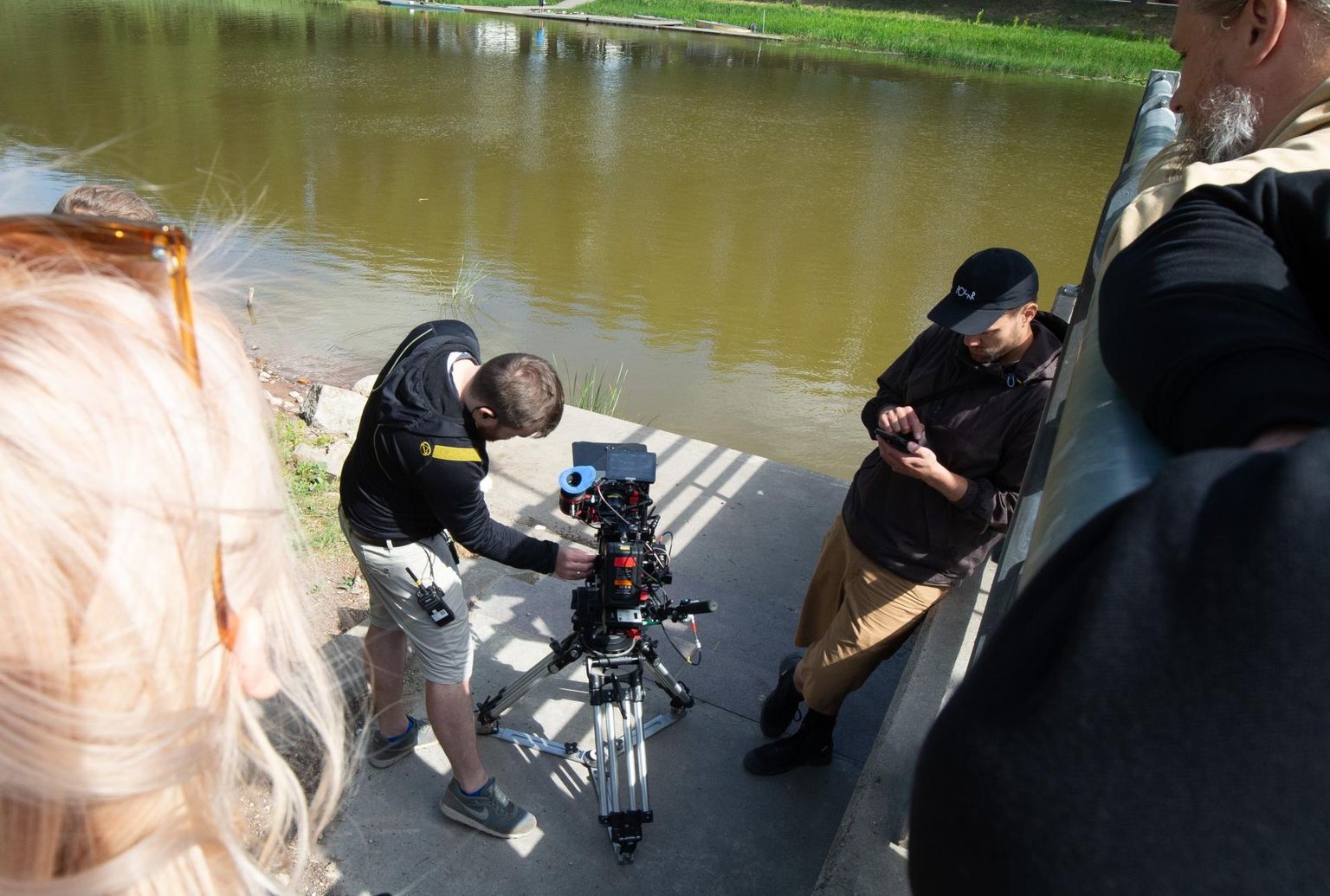 «Tähtsate ninade» filmimine käib esialgu Emajõe kaldal.