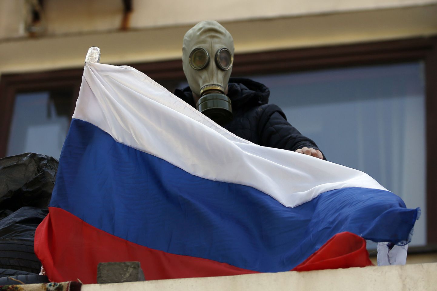 Venemeelsete riidest näomaskid on Ida-Ukrainas vahetatud välja gaasitorbikute vastu.