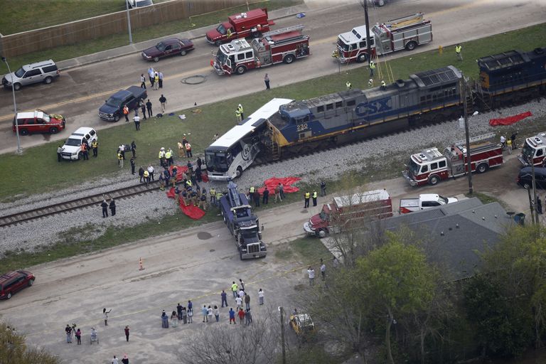 USAs Mississippis Biloxis toimus bussi ja rongi kokkupõrge