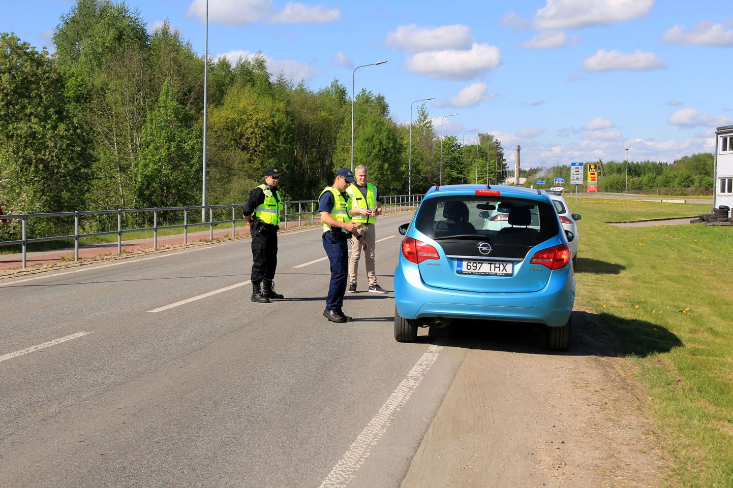 Rootsi politsei vanemkomissar Lars Öberg (paremal) jäi Eesti ja Läti politseinike ühisoperatsioonil nähtuga väga rahule ning loodab sarnast head koostööd näha ka Soome ja Rootsi politsei vahel.