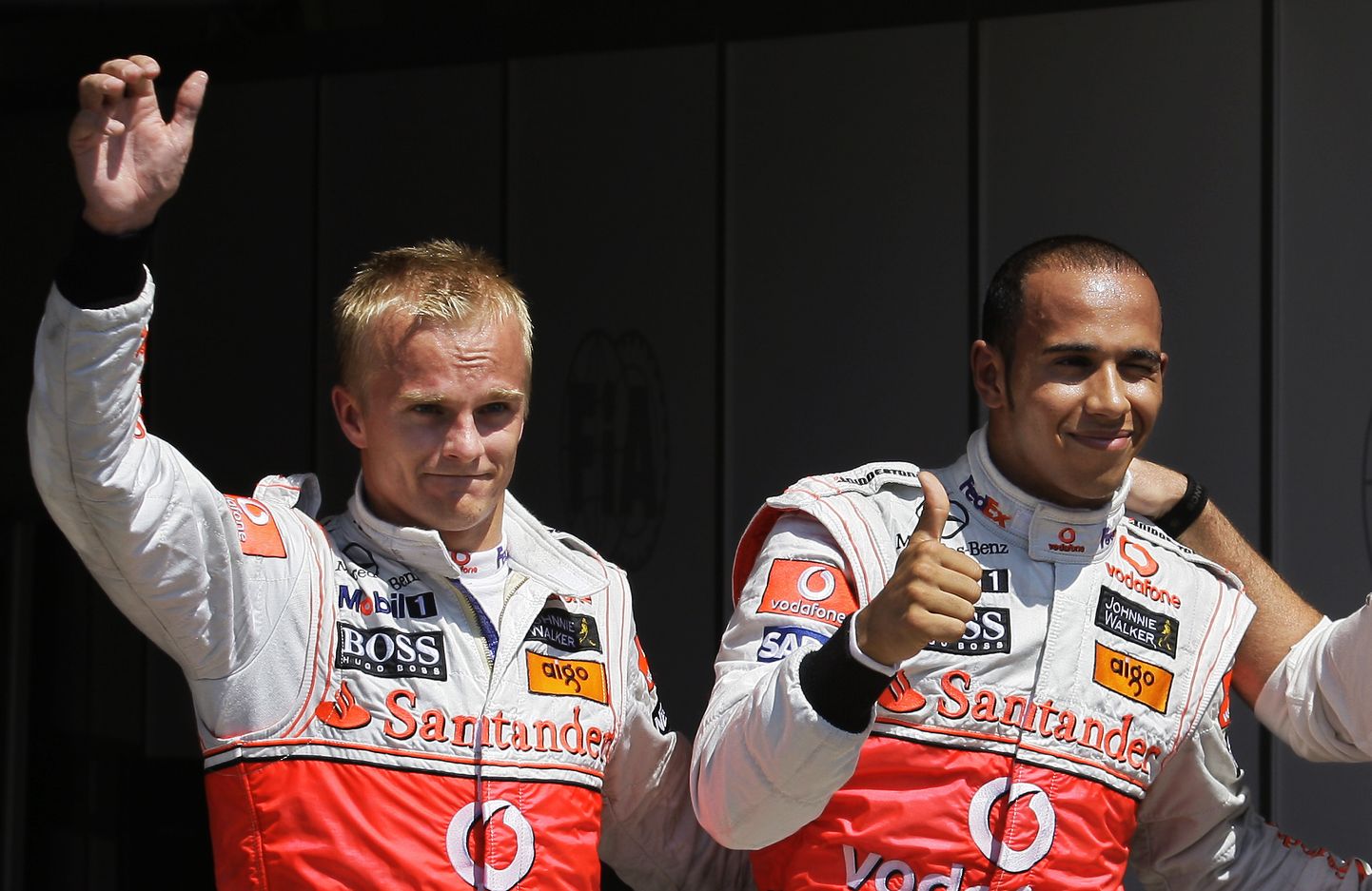 Heikki Kovalainen (vasakul) ja Lewis Hamilton sõitsid aastastel 2008 ja 2009 koos McLaren Mercedese tiimis.