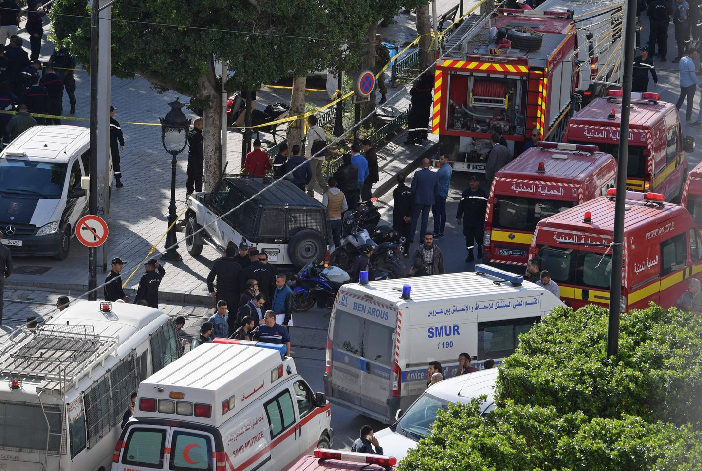 Rünnakupaik Tunises Habib Bourguiba avenüül. Naisterroristi korraldatud enesetapurünnakus sai vigastada kümmekond inimest.