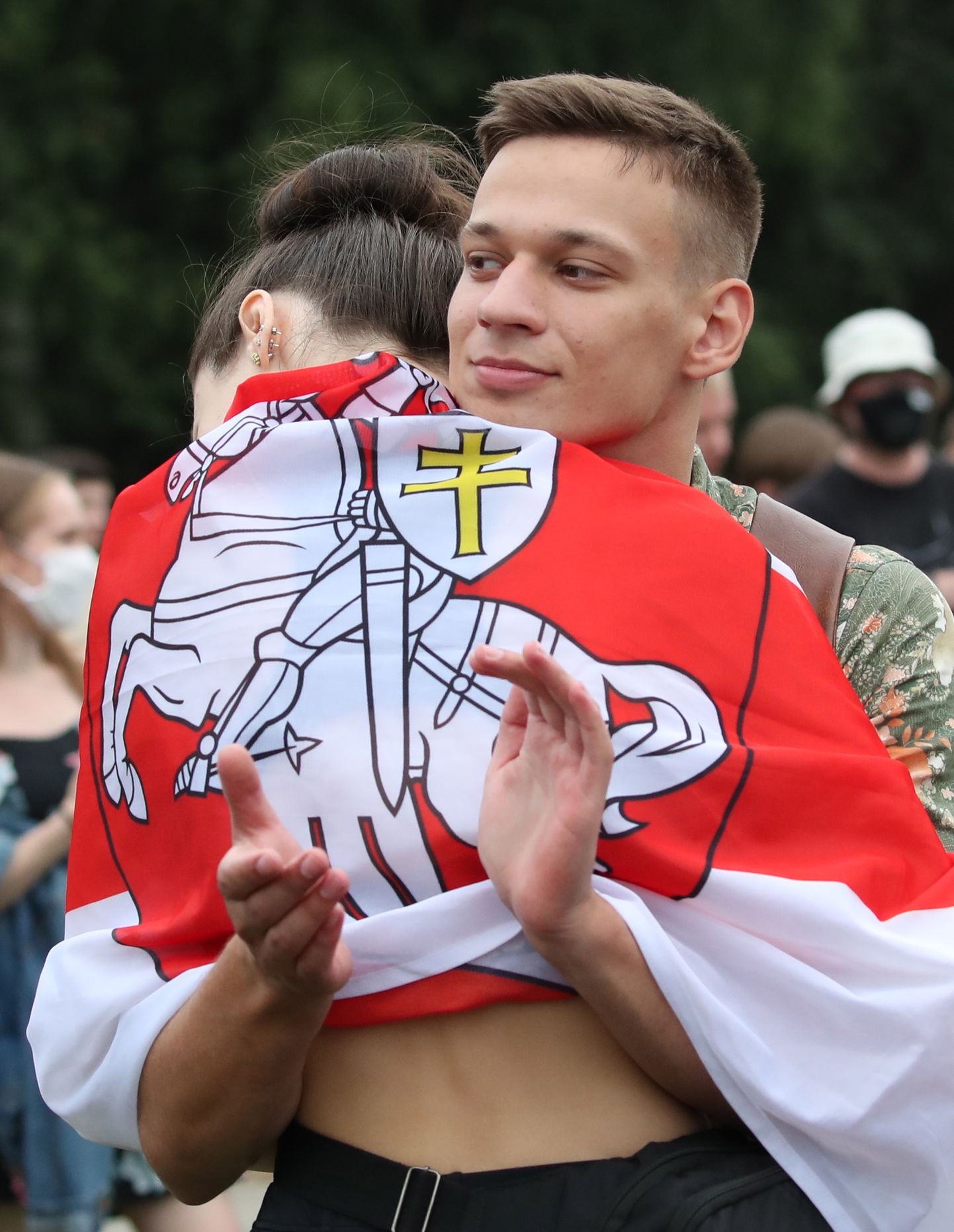 Noored meeleavaldajad Minskis, kus opositsiooni presidendikandidaat Svjatlana Tsihhanovskaja pidas 19. juulil oma valimiskampaania kogunemise.