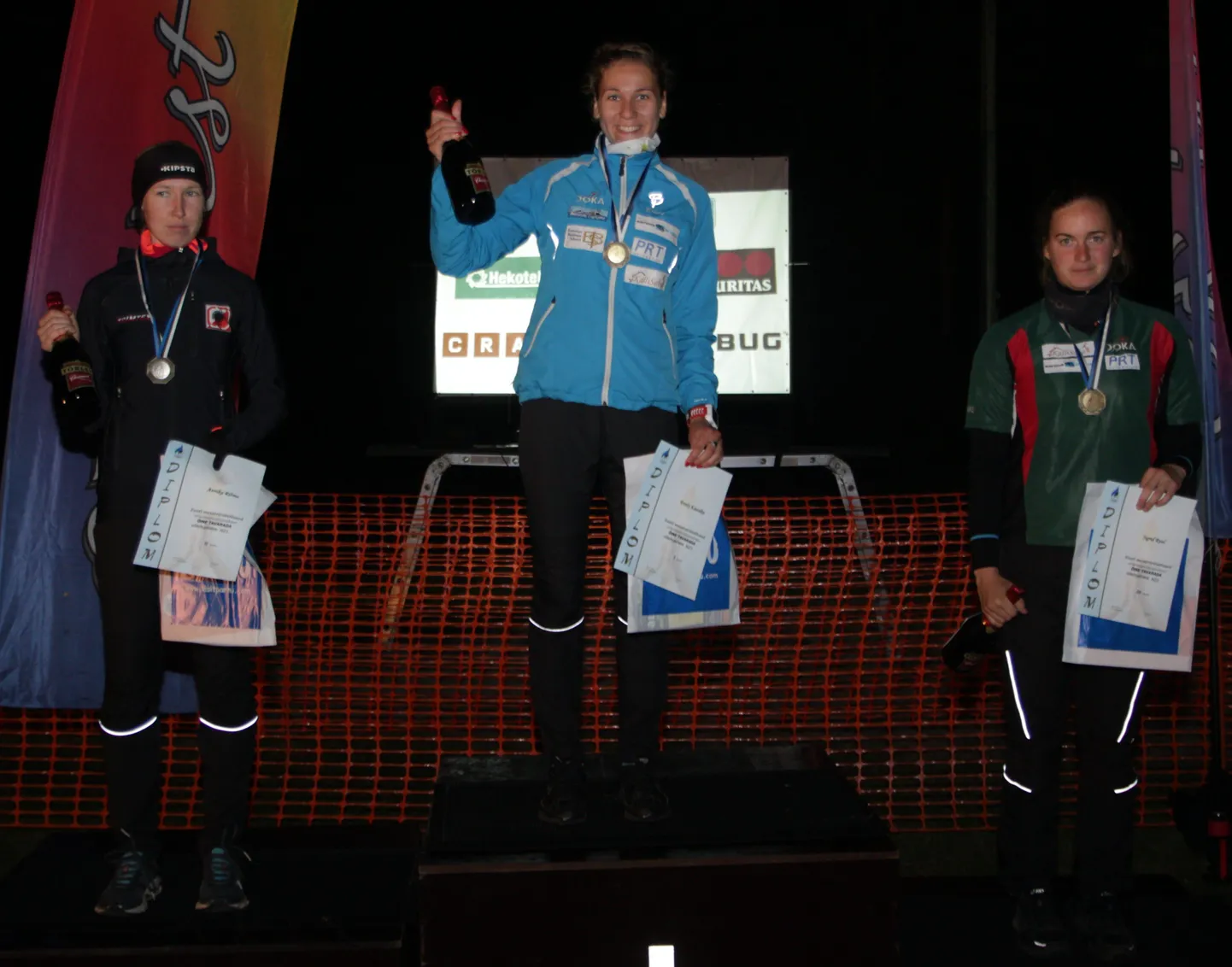 Naiste esikolmik: Evely Kaasiku (keskel), Annika Rihma (vasakul) ja Sigrid Ruul.