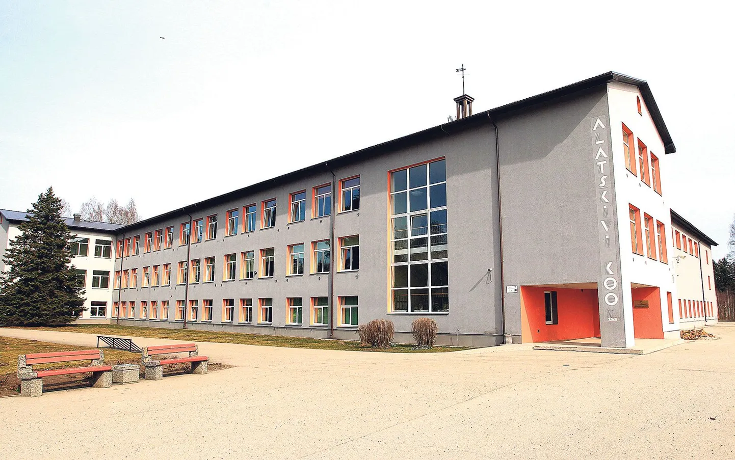 Sel õppeaastal käib Alatskivi kooli 10. klassis kümme, 11. klassis neli ja 12. klassis seitse noort. Sügisel seal 10. klassi enam ei avata.