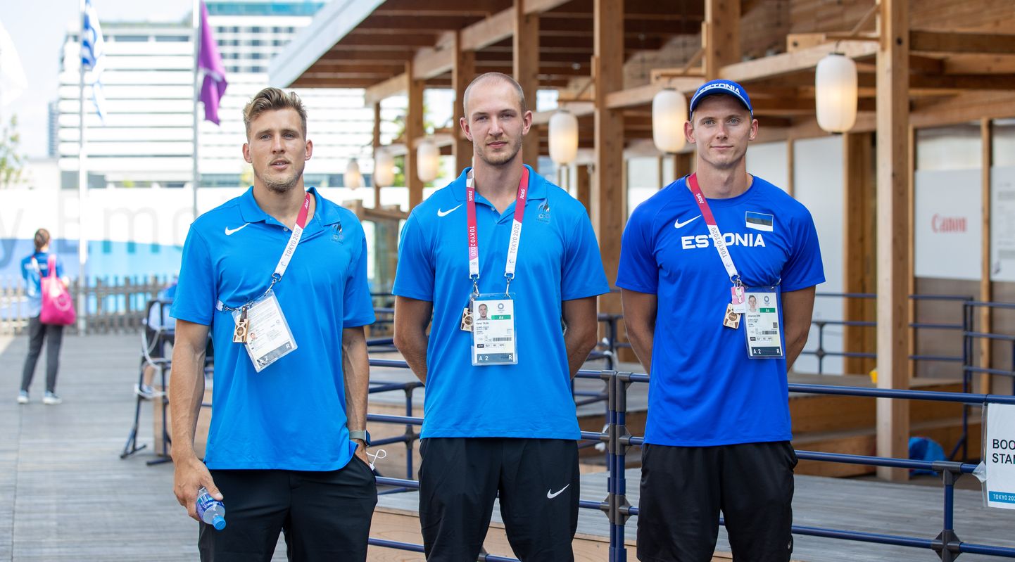 Eesti kümnevõistlejad Tokyo olümpiakülas. Vasakult: Maicel Uibo, Karel Tilga ja Johannes Erm.