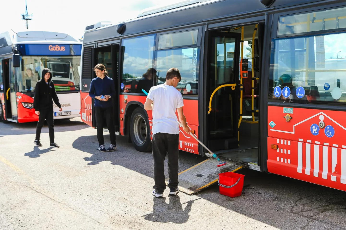 Busse koristab sel suvel kokku kümme malevlast. 