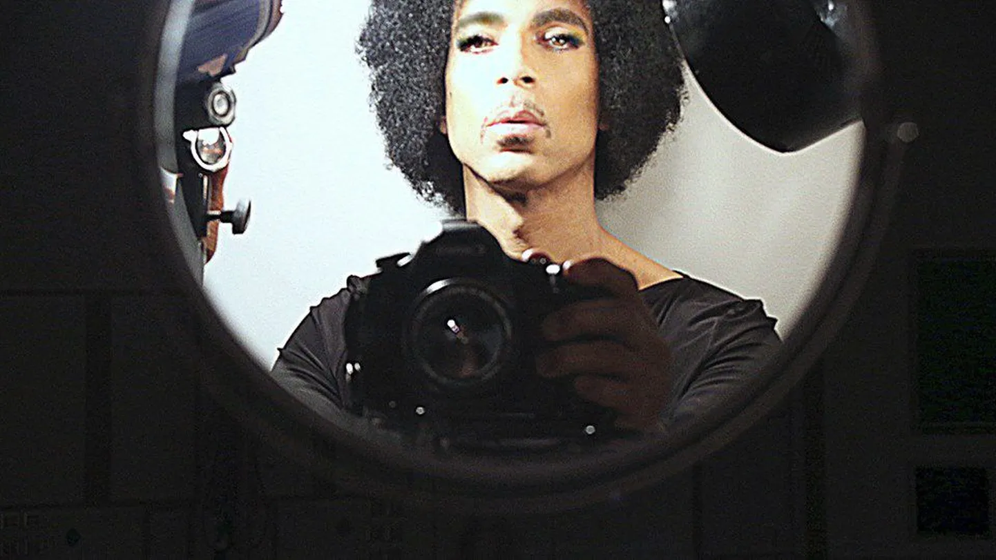 Popstaar Prince tegi elu esimese selfie vanakooli kaameraga