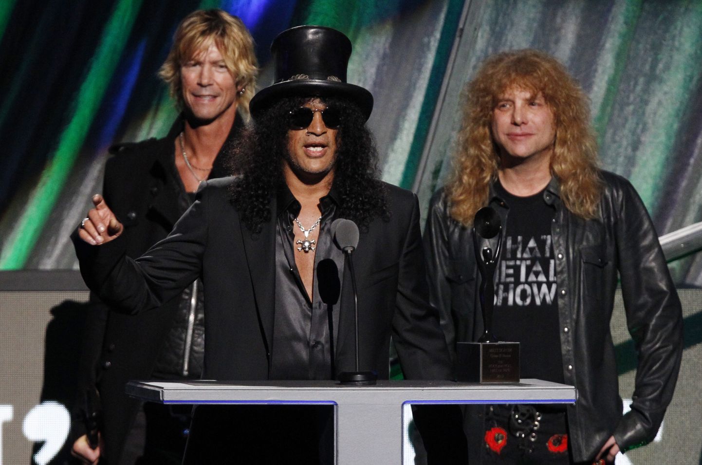 Guns N' Rosesi liikmed Duff McKagan (vasakul), Slash ja Steven Adler 2012. aastal.