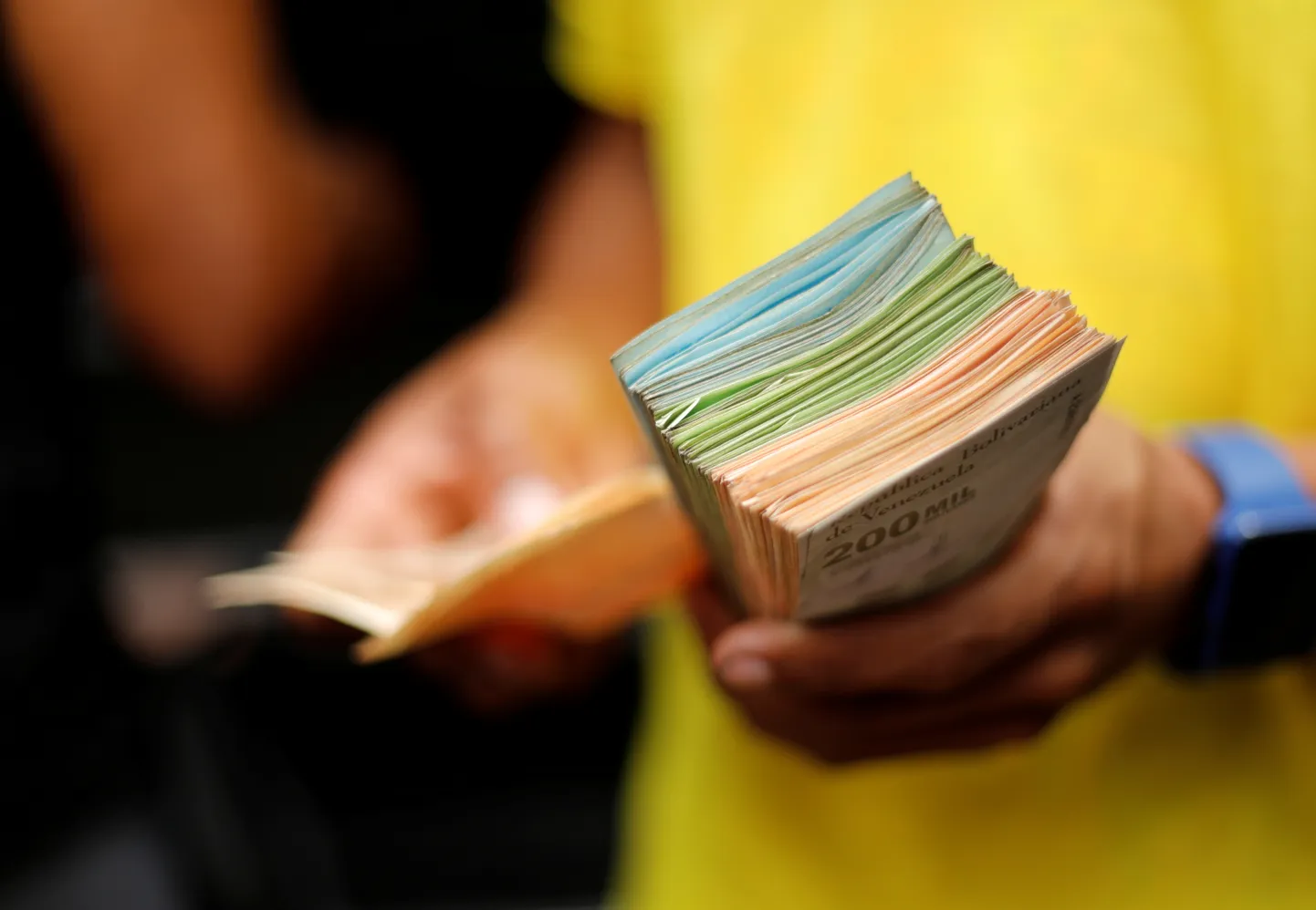 Kolme aasta jooksul on Venezuela bolivarilt kustutatud kokku üksteist nulli.