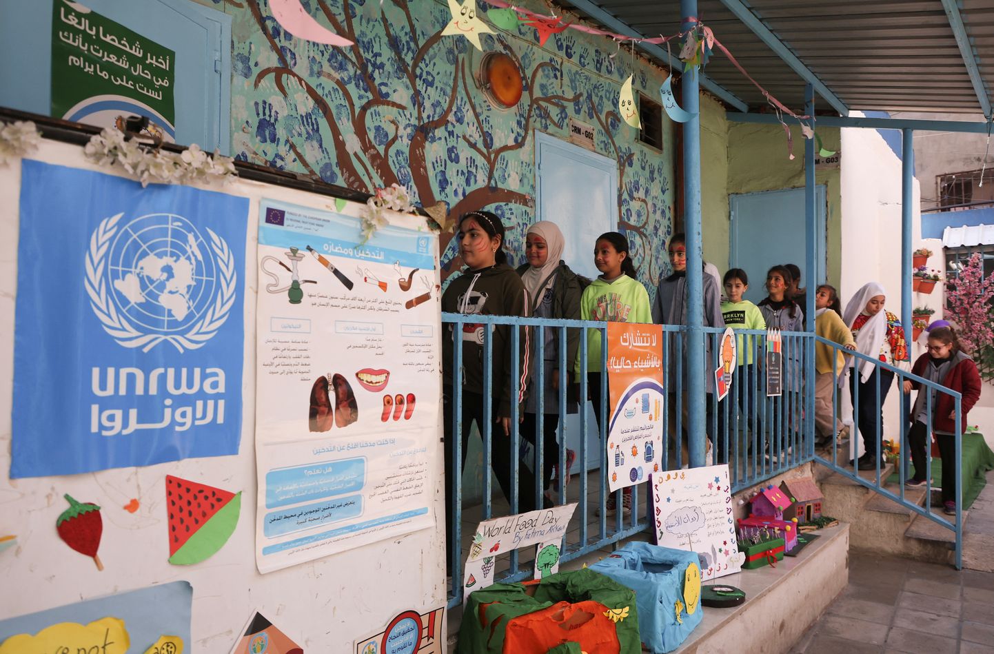 Õpilased jalutamas UNRWA koolis palestiinlaste põgenikelaagris Beirutis Liibanonis 21. veebruaril 2024.