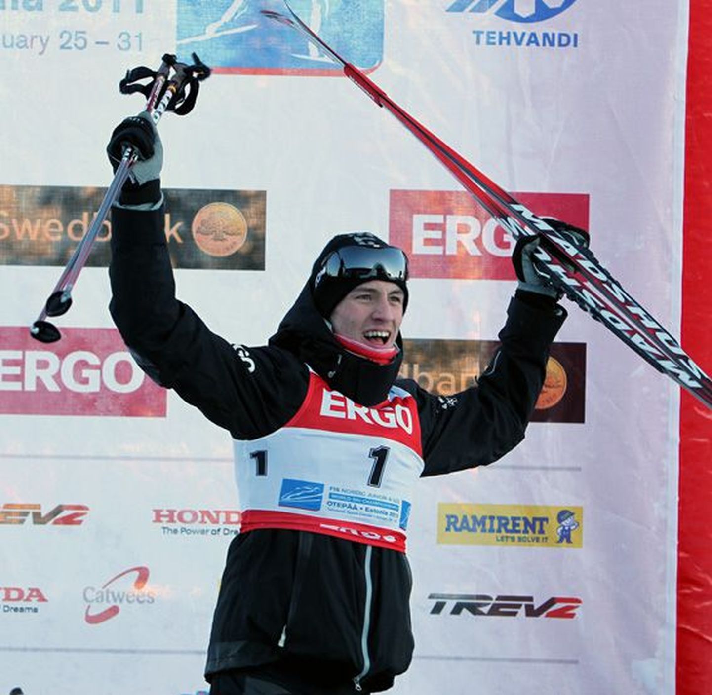 Kaarel Nurmsalu Otepääl pärast esimest medalivõitu.
