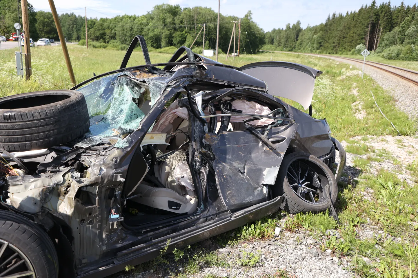 Järvamaal hukkus reisirongi ja auto kokkupõrkes inimene.