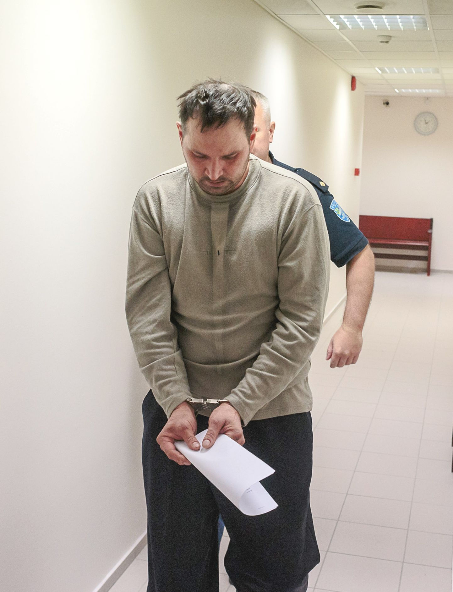 Nii nägi Sergei Golubev välja 2018. aasta aprillis, mil kohus väljastas loa tema vahi all pidamiseks. Mitte kordagi selle aja sees pole kahtluse alla seatud seda, et see räsitud ilme ja kriibitud näoga meesterahvas kuriteo tõepoolest toime pani, ent kaalumisel on kuriteo ümberkvalifitseerimine.