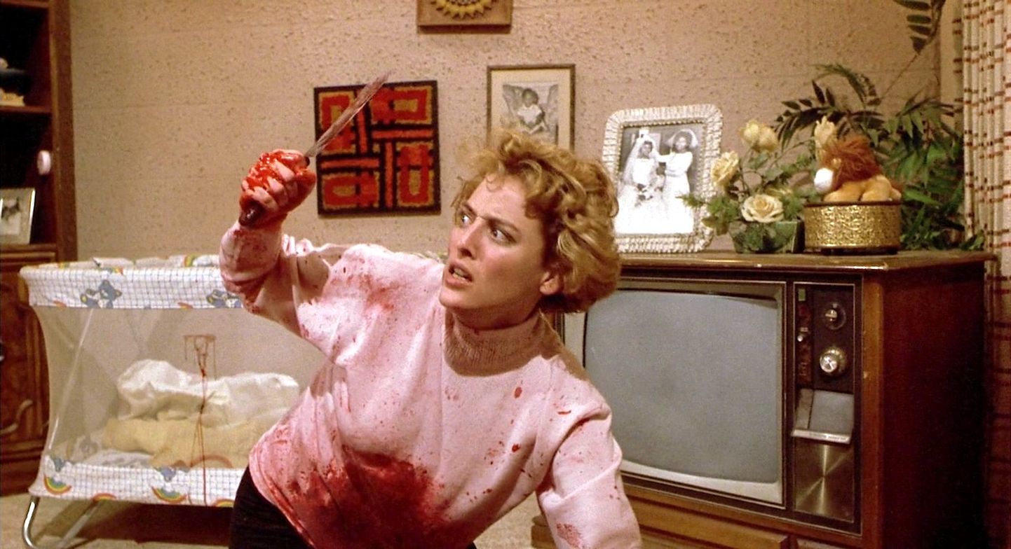 Virginia Madsen filmis «Kommionu» (1992)