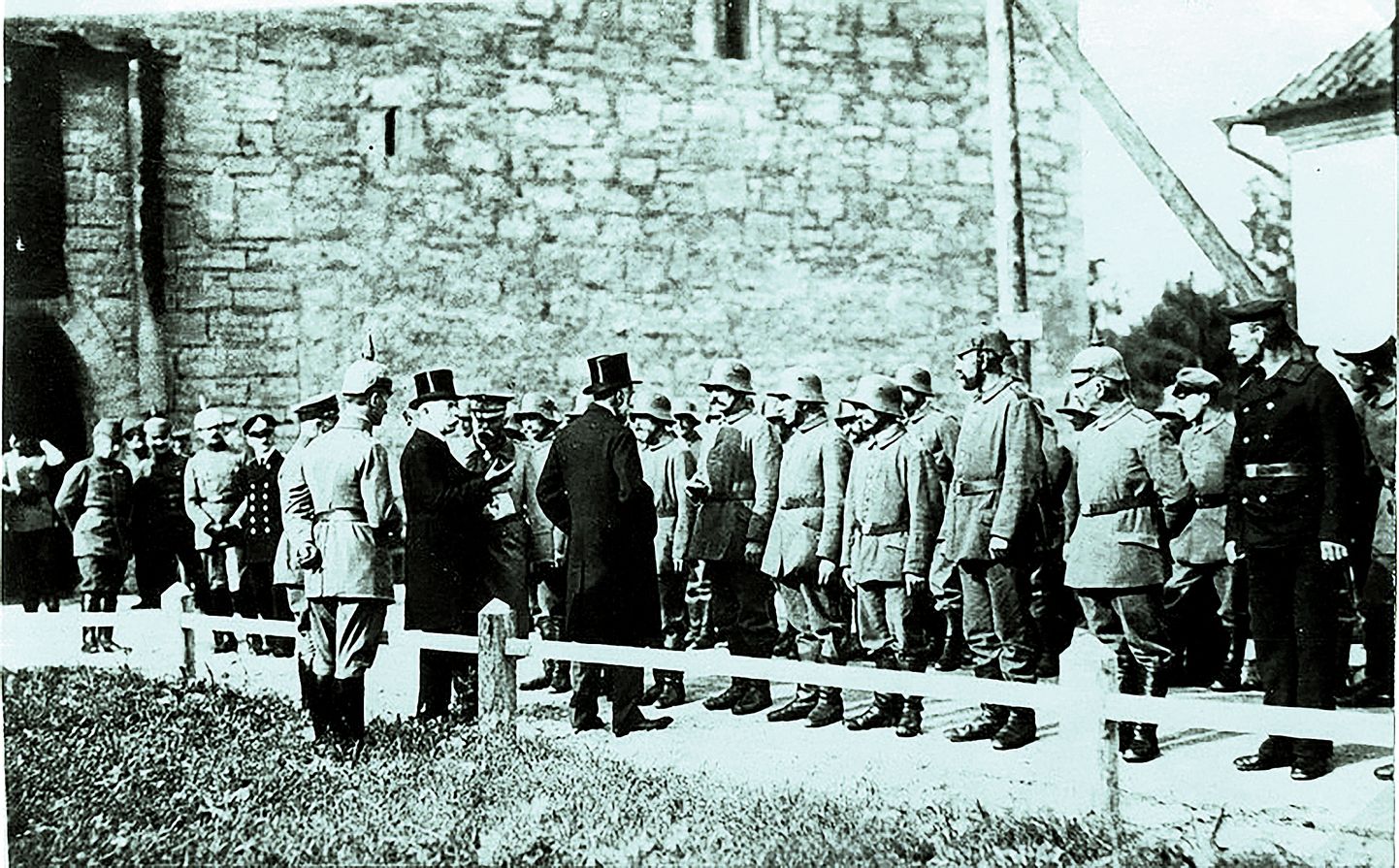 21. augustil 1918, ajal, mil lossi keldris istus kinni 75 vangi, toimus siin Hamburgi ülemlinnapea von Melle pidulik vastuvõtt.