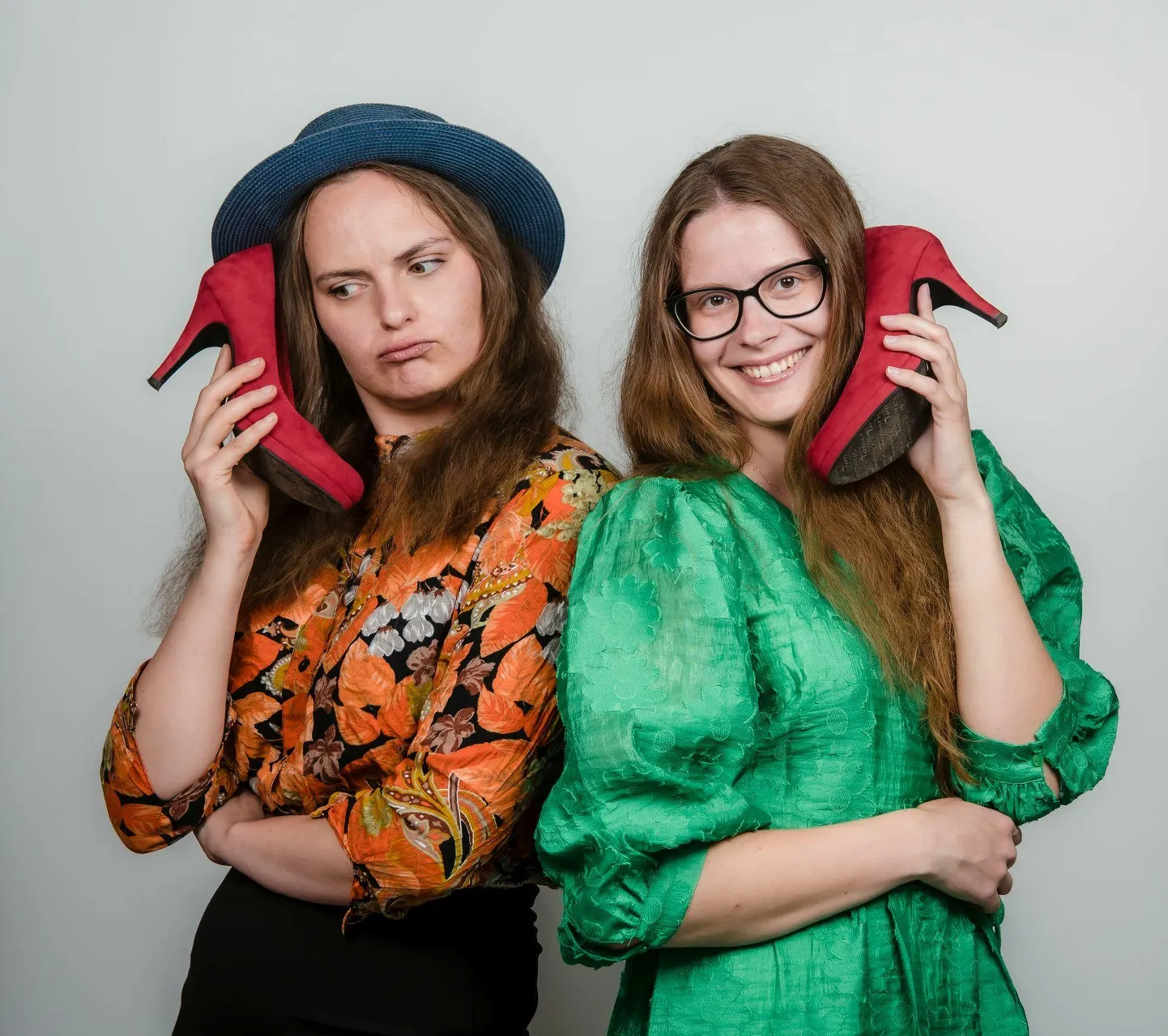 Etenduse ideeline eestvedaja on Jaanika Tammaru (vasakul), valgalaste lood kogus kokku Merili Viks.