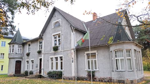 Rahahädas Valka omavalitsus paneb minilossi oksjonile