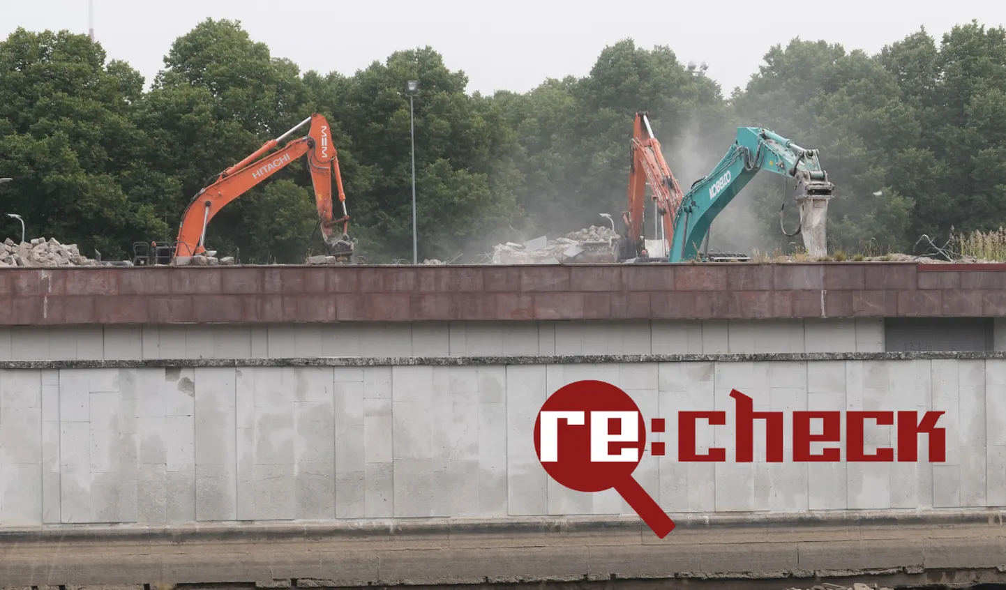 Демонтаж памятника в парке Победы