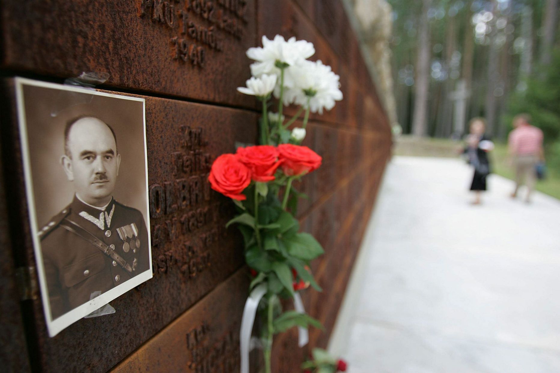 Katõnis tapetud Poola ohvitseri mälestustahvel.