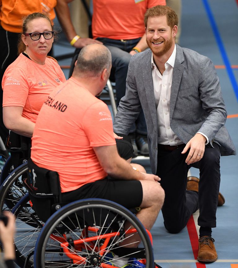 Prints Harry rääkimas Haagi 2020 Invictus Games korraldusmeeskonda kuulujatega