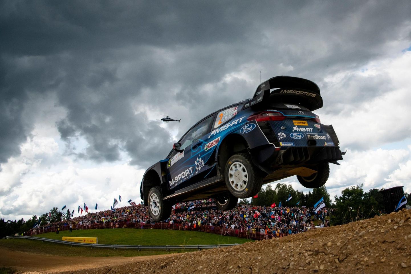 Rally Estonia ajab hüppesse nii autod kui ka fännid. Tänavu on viimaseid tavapärasest vähem, aga vähemalt on nad raja ääres!
