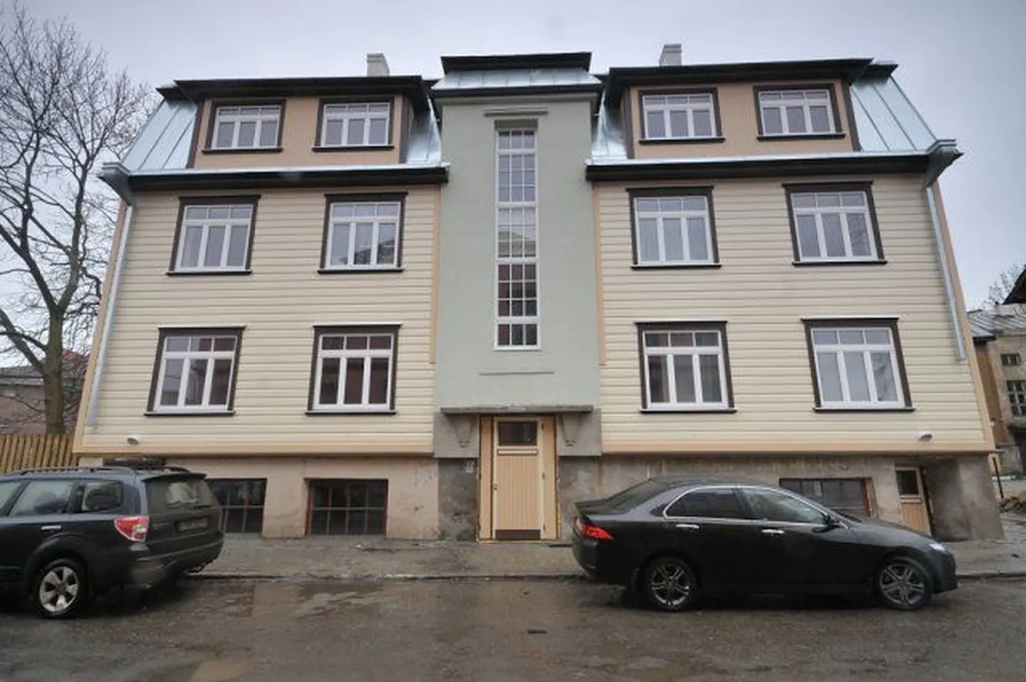 Üks väheseid säilinud Tallinna-tüüpi maju Keldrimäe asumis aadressiga Mardi 14. Ehitatud arhitekt Karl Taravse projekti järgi 1930. aastate keskpaigas..