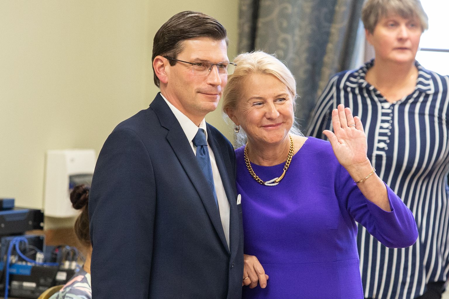 Jõhvi vallavanem Max Kaur ja volikogu esimees Niina Neglason võeti neljapäeval ametist maha.