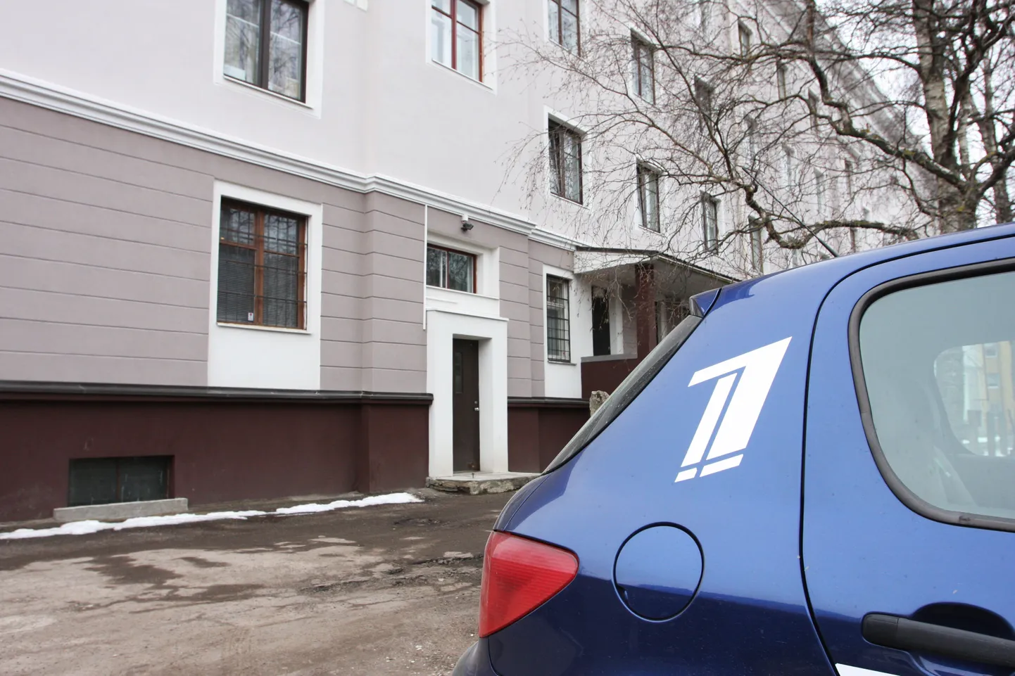 TLNPM11:PBK :TALLINN, EESTI,11APR12.
PBK (Pervõi Baltiiski Kanal) auto maja hoovis aadressil Pärna 3.
ah/Foto ANDRES HAABU/POSTIMEES
