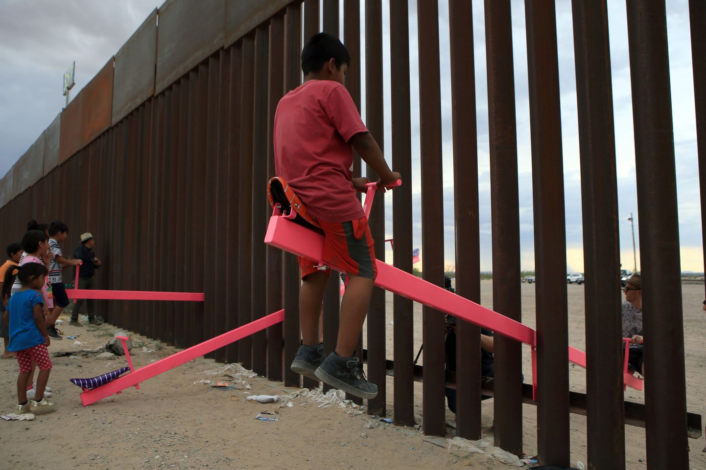 Kiiged Mehhiko-USA piiri eraldaval seinal.