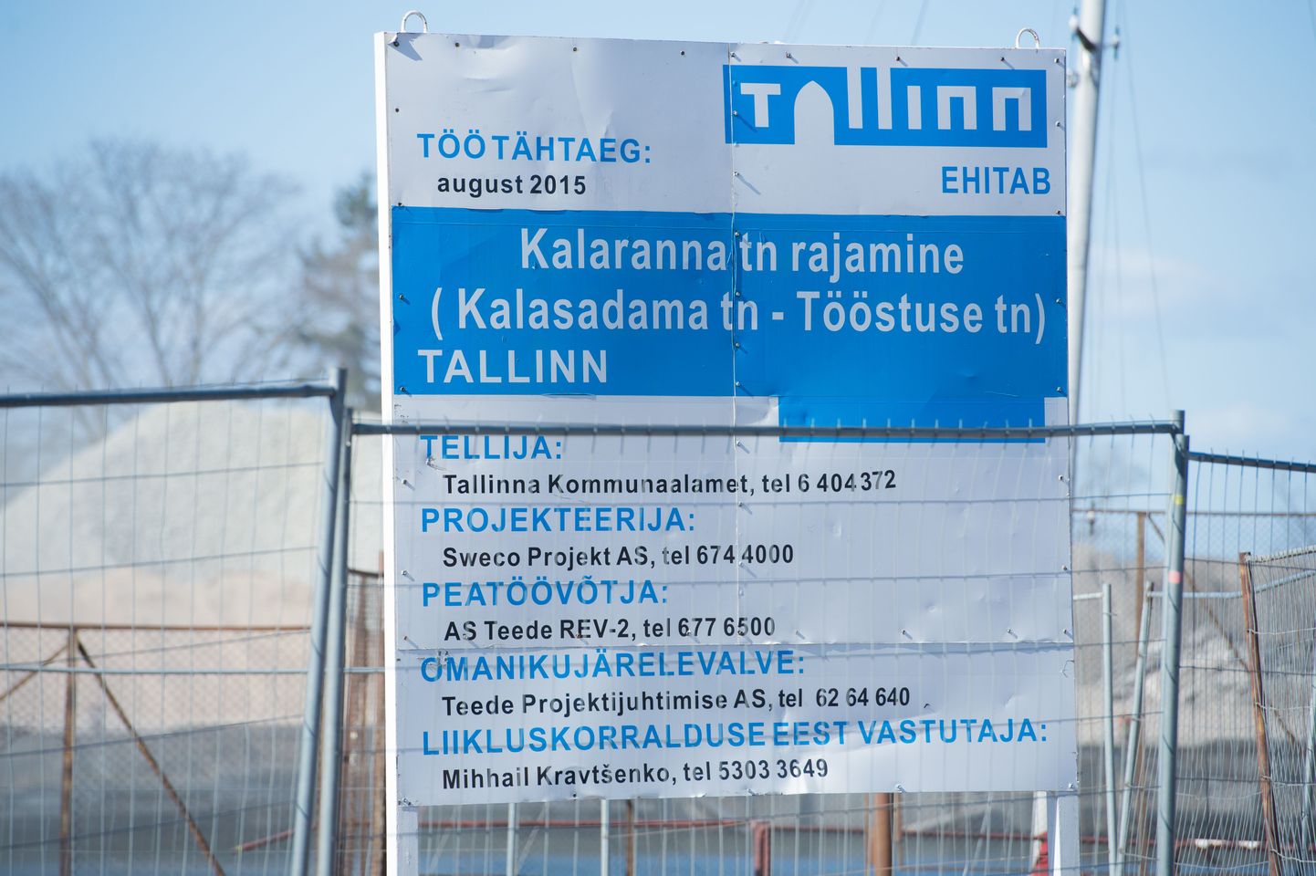 Tallinn ehitab, aga jääb tähtaegadega hätta. Kalaranna tänava ehituse llõpp ähvardab septembrisse nihkuda.