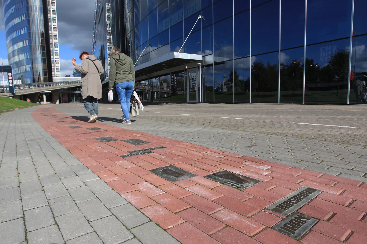 Tartu Vaimust alguse saanud jäljerida on nüüdseks veninud mitmekümne meetri pikkuseks ja kasvab edasi.
