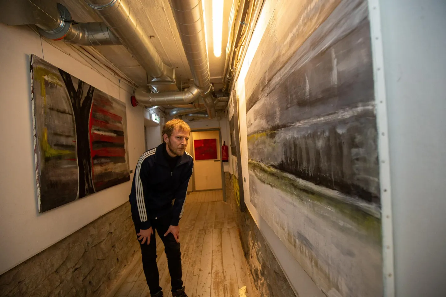 Hando Tamm avastas, et maali «Tühjus» sildil on valmimisaasta 2021, maali signeeringul aga 2023.