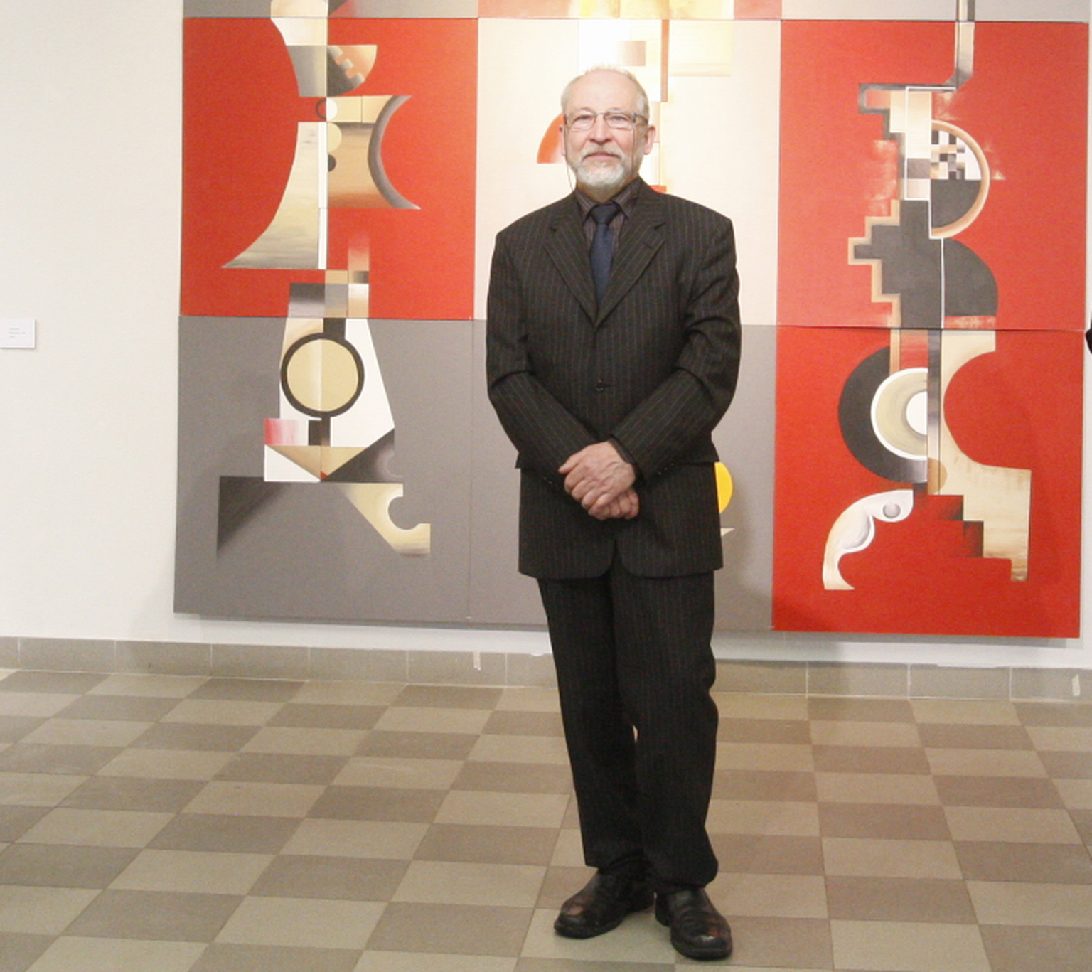 Jüri Kask oma näituse avamisel galeriis Noorus.