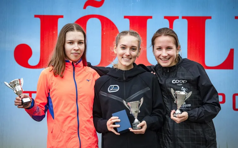 U18 vanuseklassis oli parim Valga klubi esindaja Carmen Rääk (keskel). Järgnesid Triin Erala ja Anne-Riin Peep.