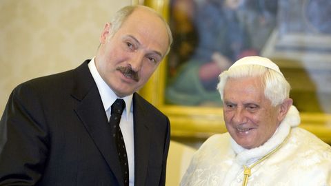 Лукашенко решил «лечить» педофилию кастрацией и штрафовать бездетных белорусов