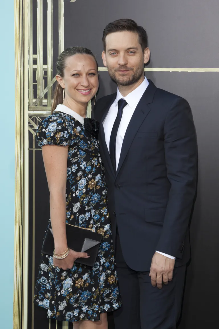 Jennifer Meyer Maguire (V) jaTobey Maguire (P).
