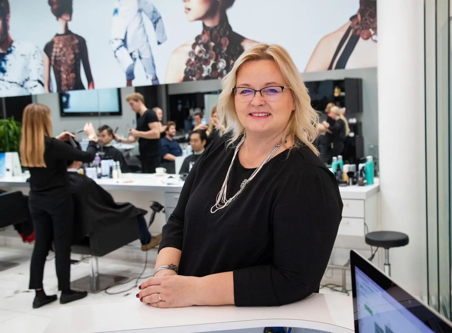 Suurte kogemustega juuksur ja salongiomanik Ly Duglas rääkis, et juuksuriteenuste turgu saavad korrastada eelkõige teadlikud kliendid ise.